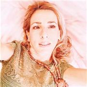 Laureata in Violoncello, offre lezioni di strumento e solfeggio a prezzi abbordabili